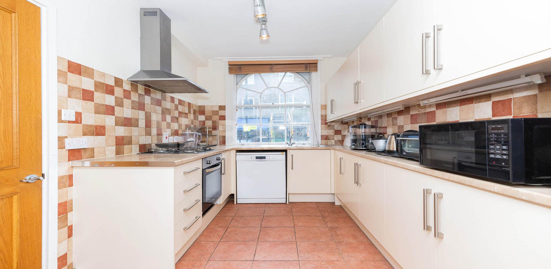 			4 Bedroom, 1 bath, 1 reception House			 Drummond Street, Euston